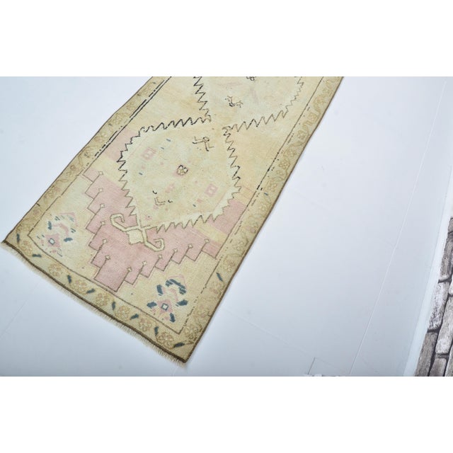 Turkish 1950s Oushak Small Bohemian Rug For Sale - Image 3 of 9