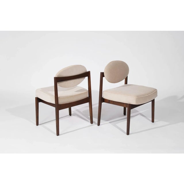 Mid 20th Century Set of 2 Walnut Side Chairs by Jens Risom in Natural Mohair, Circa 1950s For Sale - Image 5 of 11