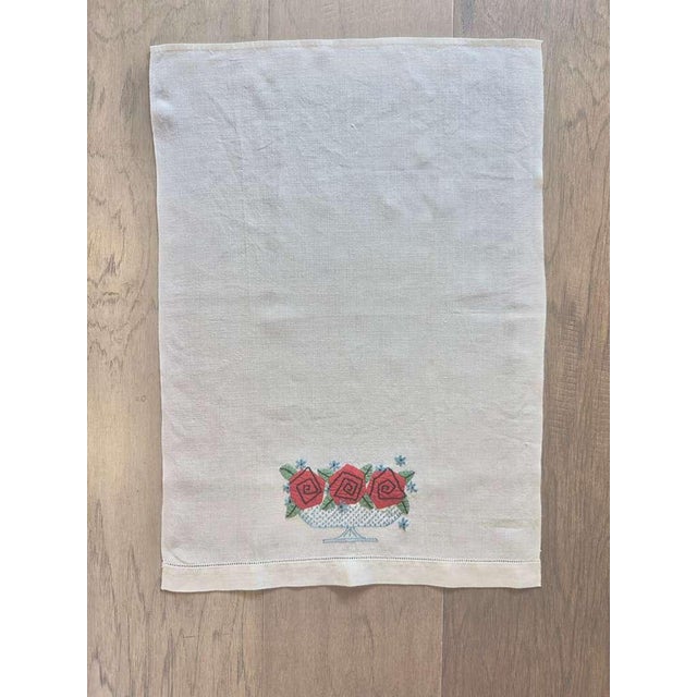 A fabulous vintage linen towel with bold appliqué roses that are vintage before vintage: graphic, slightly naïve with that...