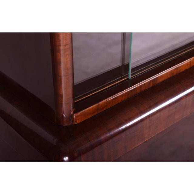 Art Deco Display Cabinet in Walnut, 1930s For Sale - Image 3 of 14