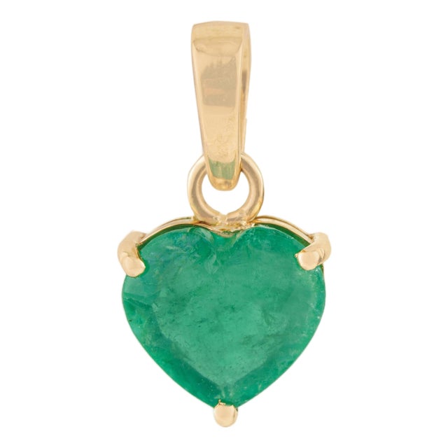 14k Yellow Gold 1.45 Carat Heart-Shaped Emerald Solitaire Pendant Charm for Her For Sale