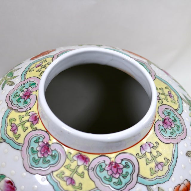 Purple Vintage Hand-Painted Chinese Famille Rose Porcelain Ginger Jar With Lid – Large Peach & Floral Pattern For Sale - Image 8 of 13