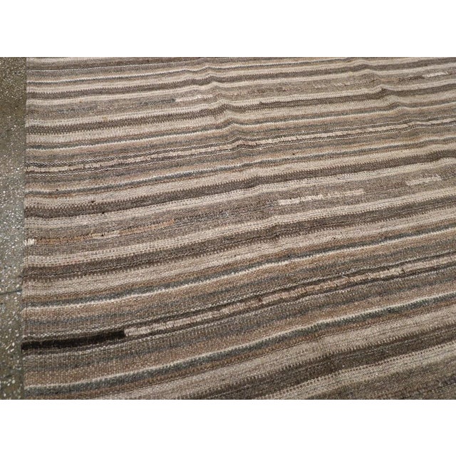 Rustic Galerie Shabab Collection Mid-20th Century Handmade Turkish Flatweave Kilim Room Size Carpet For Sale - Image 3 of 8