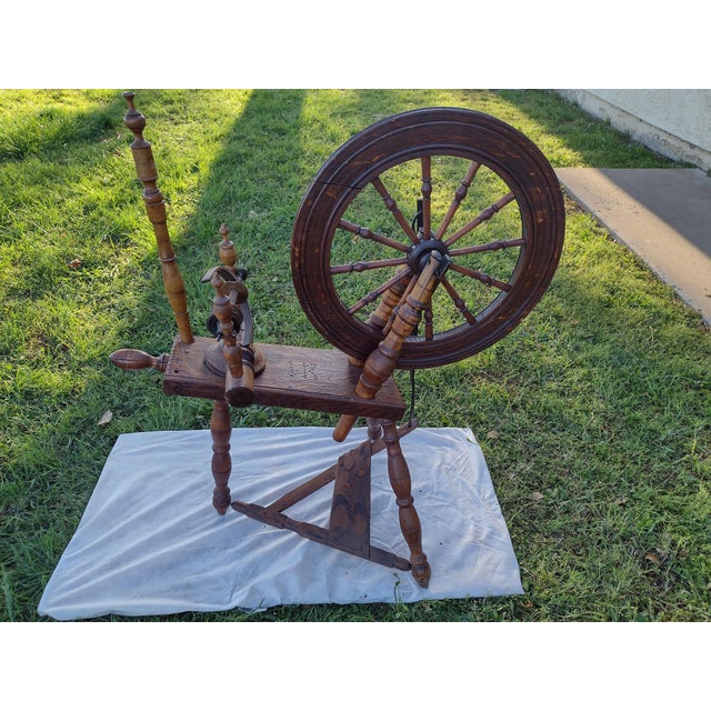 American Primitive Saxony Woden Spinning Wheel 19th Century For Sale - Image 3 of 9