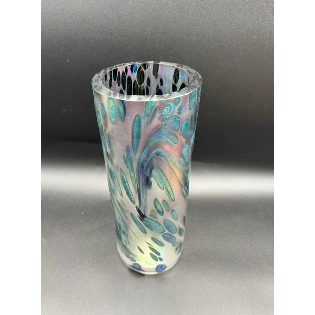 This stunning vintage Brian Maytum Studio signed 1985 art glass vase is a unique and decorative piece from the late 20th...