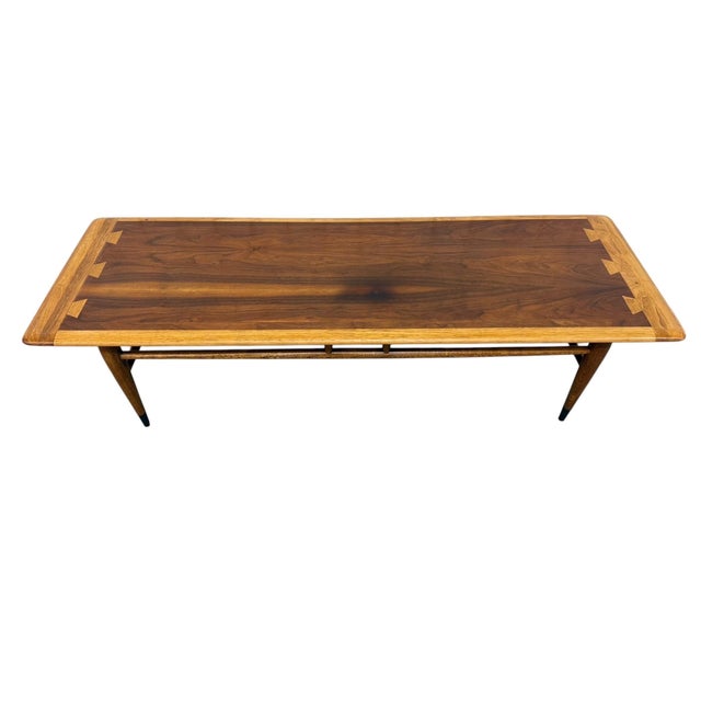 A timeless icon of Mid-Century Modern design, this vintage 1960s Lane Acclaim coffee table showcases the collection’s...
