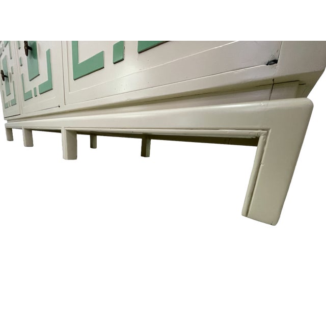 James Mont Style Lacquered Credenza in Cream & Mint Green, Hollywood Regency, 1960s (Attributed) For Sale - Image 15 of 16