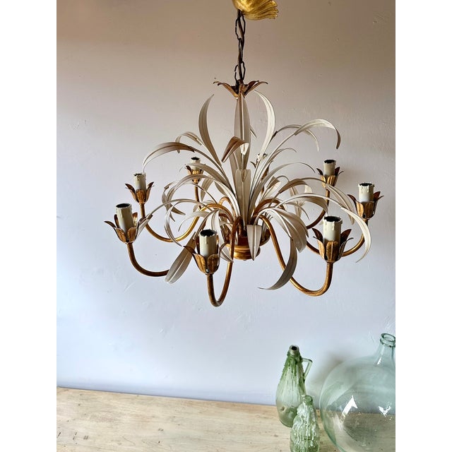 Italian Masca White Tole and Gilt Metal 8-Light Chandelier, 1970s For Sale - Image 4 of 18