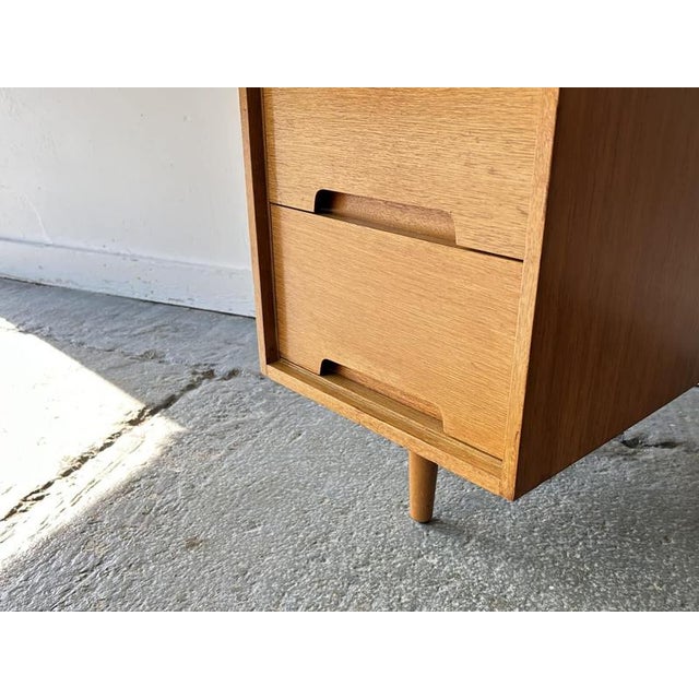 Mid-Century Modern Flip Mirror Compact Dressing Table by John & Sylvia Reid for Stag, 1960s For Sale - Image 10 of 12