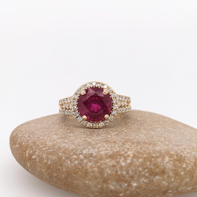 Ruby Ring With Earth Mined Diamonds Halo: Solid 14k Gold, Round 9mm, Size 6.75 For Sale In Columbus - Image 6 of 9