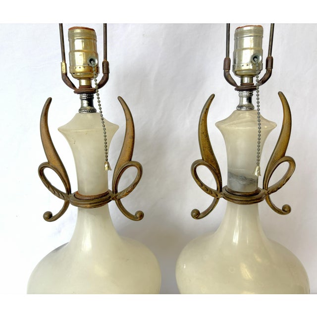 Art Deco Antique Art Deco/ Hollywood Regency Style Alabaster Table Lamps With Bronze Figureheads- A Pair For Sale - Image 3 of 18
