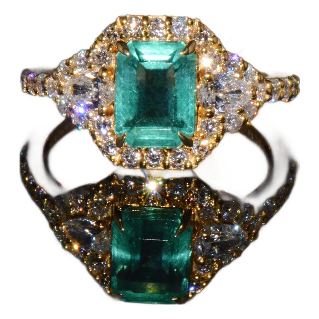 Late 20th Century Certified Natural 2.82cts Emerald Diamond Solid 18k Yellow Gold Halo Ring, Size 6.5 For Sale