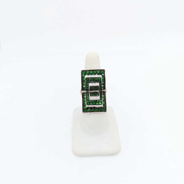 Early 21st Century Tsavorite Round and White Diamond Design Ring in 18K White Gold, size 6.5 For Sale - Image 5 of 6