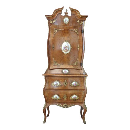 Dresden-Style Cabinet in Walnut, 1890 For Sale