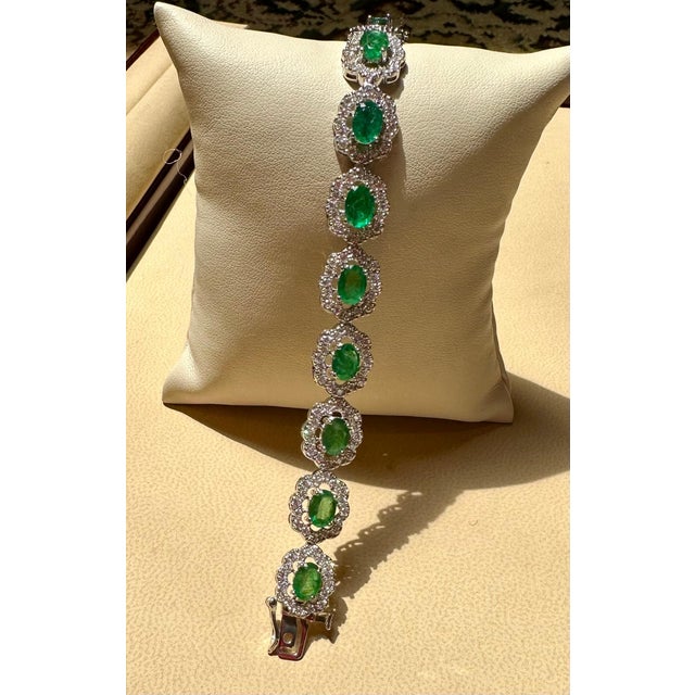 Emerald 10 Carat Natural Brazilian Emerald & Diamond Tennis Bracelet 14 Karat Gold For Sale - Image 8 of 18