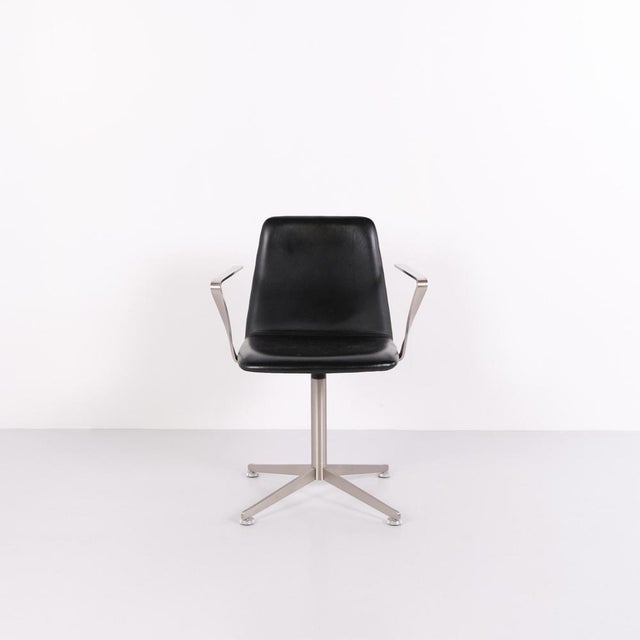Set of 6 paustian spinal 44 conference chairs in black leather. Danish design with a modern and functional design...