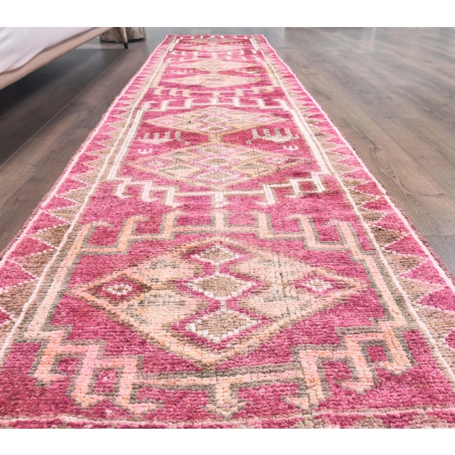 1960s Vintage Pink Geometric Turkish Hand-Knotted Runner For Sale - Image 5 of 9