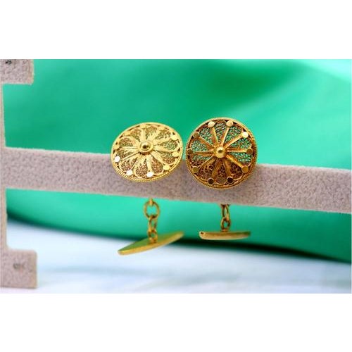 Gold Filigree Cufflinks with Reliefs and Circular Shape, Set of 2 For Sale - Image 5 of 7