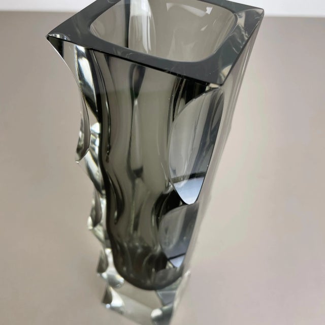 Large Mandruzzato Faceted Glass Sommerso Vase, Murano, Italy For Sale - Image 13 of 18