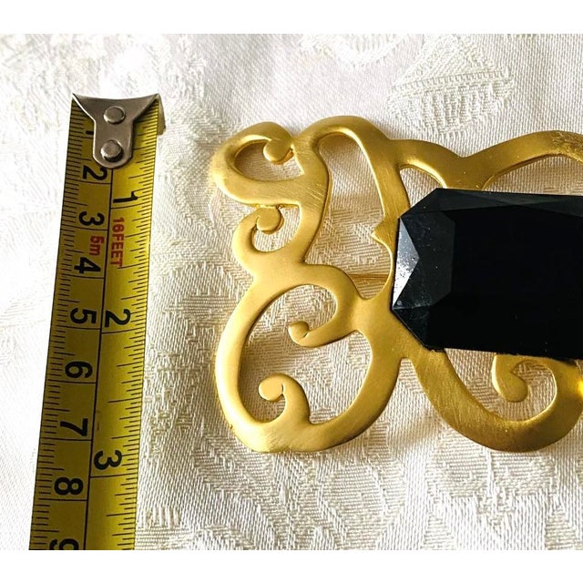 Postmodern 1970s Rare Vintage Post Modern Large 5” Vendome Gold Brooch Black Stone For Sale - Image 3 of 6