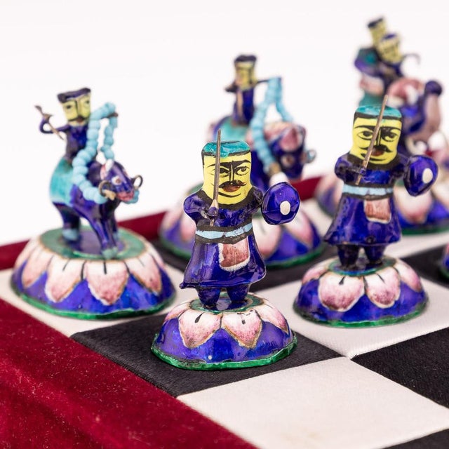 Indian Silver and Enamel Chess Set with Silk and Velvet Board, Jaipur, 1950s, Set of 33 For Sale - Image 18 of 18