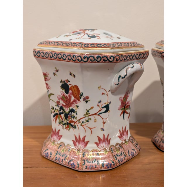 Pair of Chinese Porcelain Potpourri Jars With Lids For Sale - Image 4 of 10