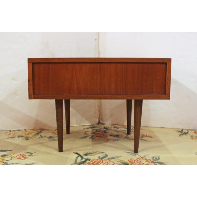 1960s 1962 Mel Smilow Walnut & Oak Side Table With Drawer For Sale - Image 5 of 7