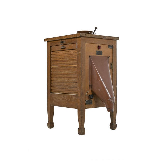 This grain packer, dating from the 20th century, is a superb testimony to the ingenuity and industrial know-how of its...