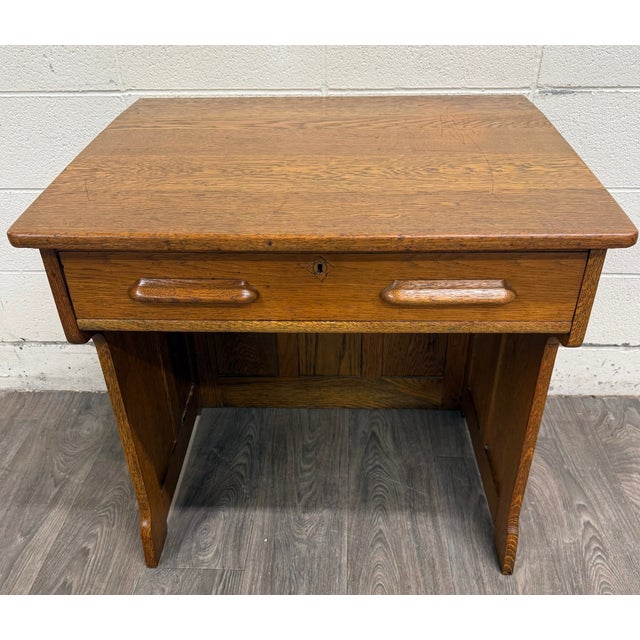 This is an antique American Arts & Crafts Mission library table or desk crafted from quarter-sawn white tiger oak, dating...