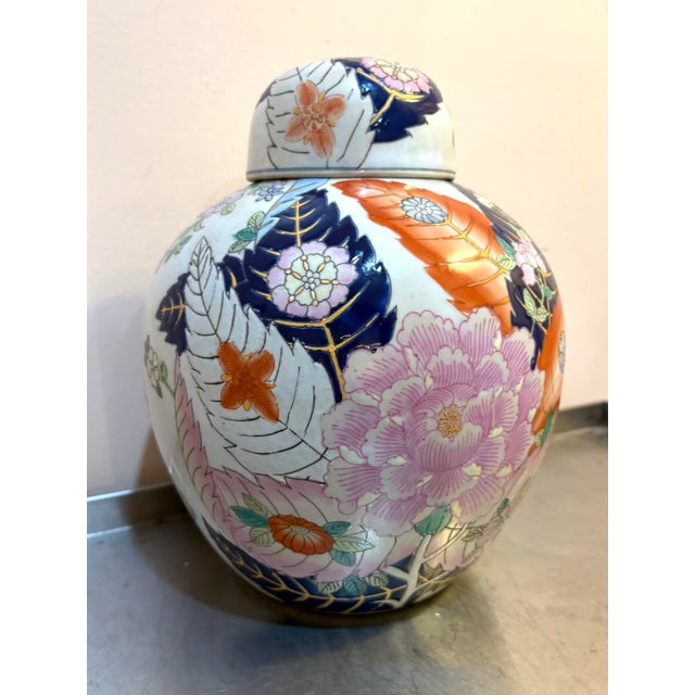 Mid-20th century Chinese floral/leaf pattern large ceramic ginger jar. Excellent condition.