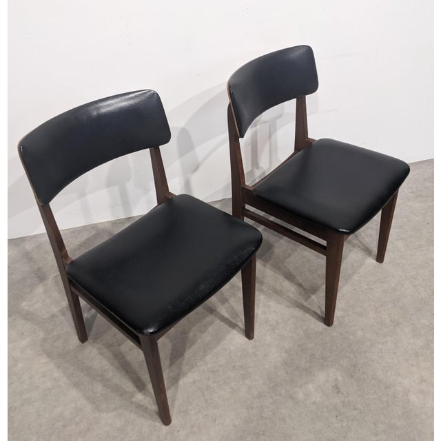 Mid-century skaï office or lounge chair Set of two office or lounge chairs. Black faux leather seats. Excellent condition.
