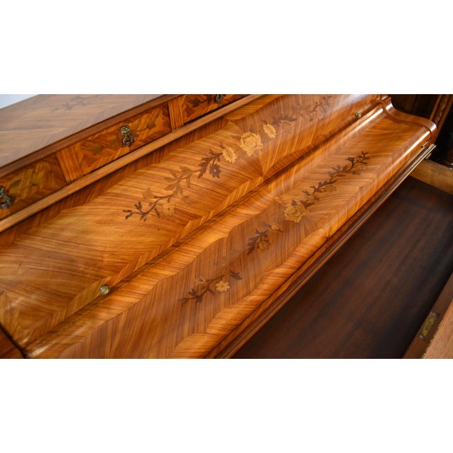 Wood 1930s French Louis XV Satinwood Floral Inlay Cylinder Secretary Writing Desk For Sale - Image 7 of 18