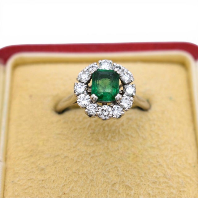 Late 20th Century Mellerio Platinum Daisy Ring - 1ct Natural Emerald & Diamonds - Signed, Size 8.5 For Sale - Image 4 of 10