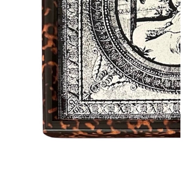 Neoclassical Vintage Italian Neoclassical Verre Eglomisé Mirror in Tortoiseshell Framein the Manner of Piero Fornasetti For Sale - Image 3 of 3