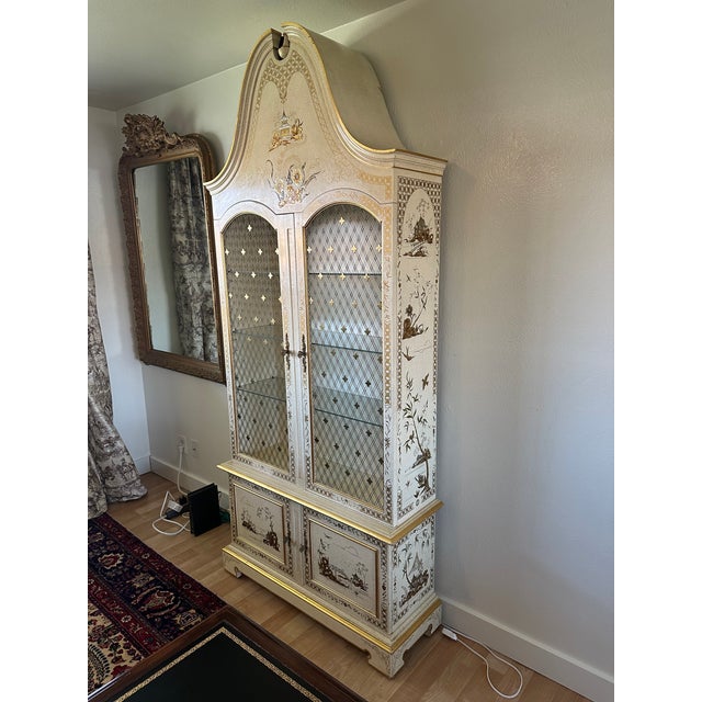 Late 20th Century John Widdicomb Hand-Painted Bonnet-Top Display Cabinet/Vitrine-Chinoiserie Style For Sale In Phoenix - Image 6 of 14