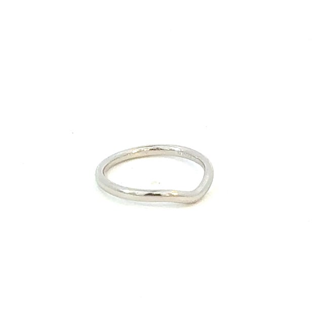 Contemporary Tiffany & Co Platinum Wave Band Ring Size 6.5 By Elsa Peretti 2.2 mm Estate For Sale - Image 3 of 9