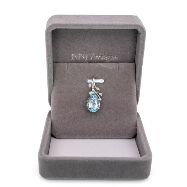 Modern 4.6ct Aquamarine Pendant With Natural Diamonds Accents: Solid 14k Gold, 15x10mm For Sale - Image 3 of 9