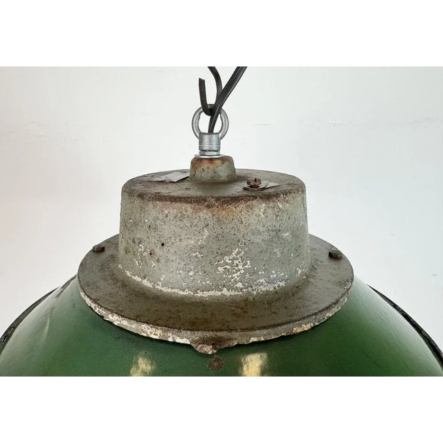 Mid-Century Modern Green Enamel and Cast Iron Industrial Pendant Light, 1960s For Sale - Image 3 of 17