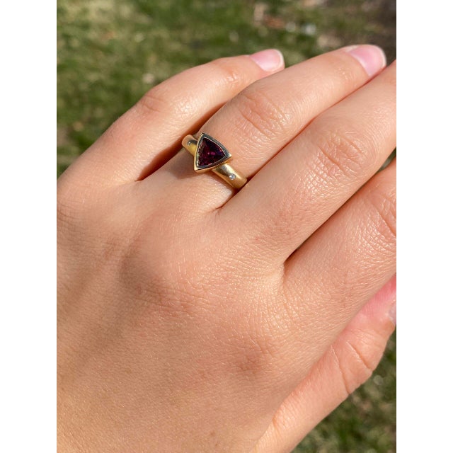 The Middi: Modern Tourmaline and Natural Diamond Ring in Yellow Gold For Sale - Image 11 of 11