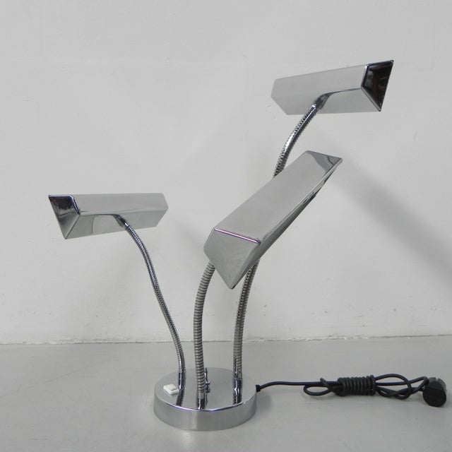 Height (max): 60 cm. Width: 40 cm. Depth: 30 cm. Shade dimensions: 5x8x25 cm. Base plate: Ø17 cm, height: 3.5 cm. The lamp...