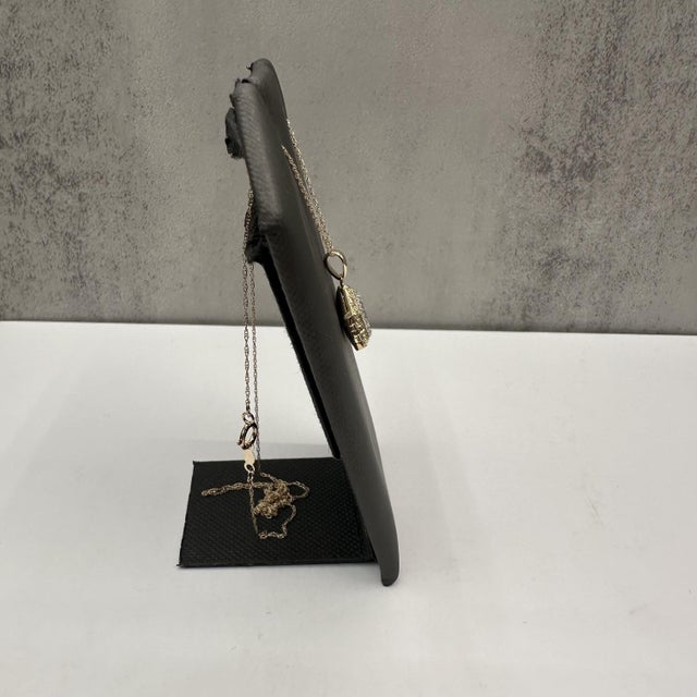 Modern Diamond Locket in 10kt Yellow Gold – 0.10ctw Gh Si2-I1 Diamonds, Matte Finish For Sale - Image 3 of 5