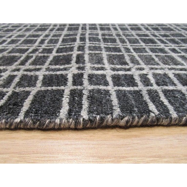 Contemporary 5x8 Gray Hand-Knotted Bamboo Silk Linen Texture Weave Geometric Carpet Rug For Sale - Image 3 of 5