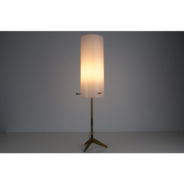 Brass and White Acrylic Glass Tripod Table Lamp, Italy, 1960s For Sale - Image 3 of 9