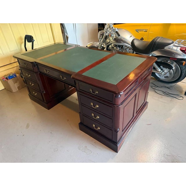 Traditional Vintage Traditional Mahogany Partners Executive Desk Unmarked For Sale - Image 3 of 4