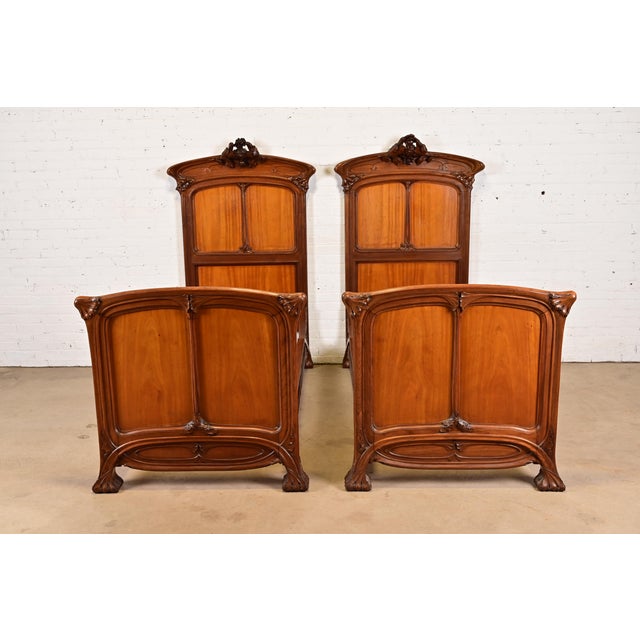 Art Deco Louis Majorelle Antique French Art Nouveau Carved Walnut Twin Size Beds, Circa 1900 For Sale - Image 3 of 13