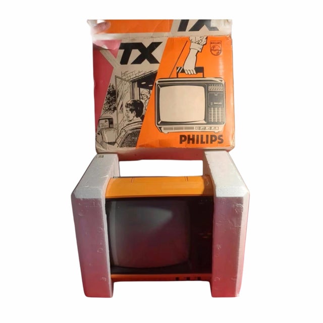 Philips Space Age TX 711 Television Portable in Orange, 1973 For Sale - Image 4 of 4