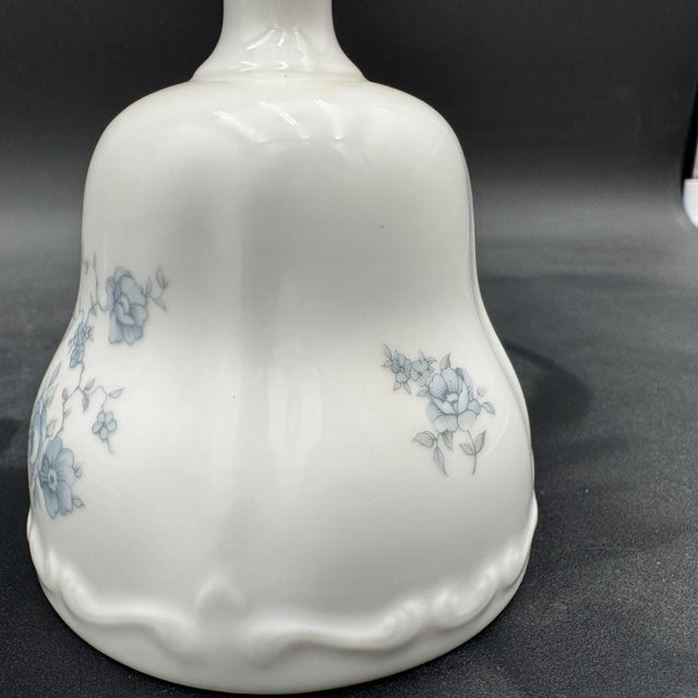 Johann Haviland's Blue Garland is a graceful dinnerware pattern accented with delicate flowers and glistening platinum...