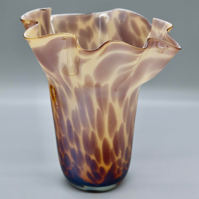 Italian Vintage Tortoiseshell Art Glass Handkerchief Vase — Amber & Cream Ruffled Fazzoletto Vase, Murano Style For Sale - Image 3 of 11