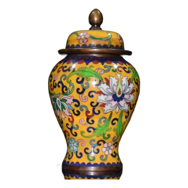 Large Vintage Chinese Yellow Ground Cloisonné Ginger Jar With Lotus Motif & Copper Finial For Sale