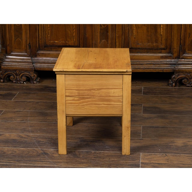 English Rustic English 1900s Pine Box on Straight Legs with Weathered Patina For Sale - Image 3 of 8